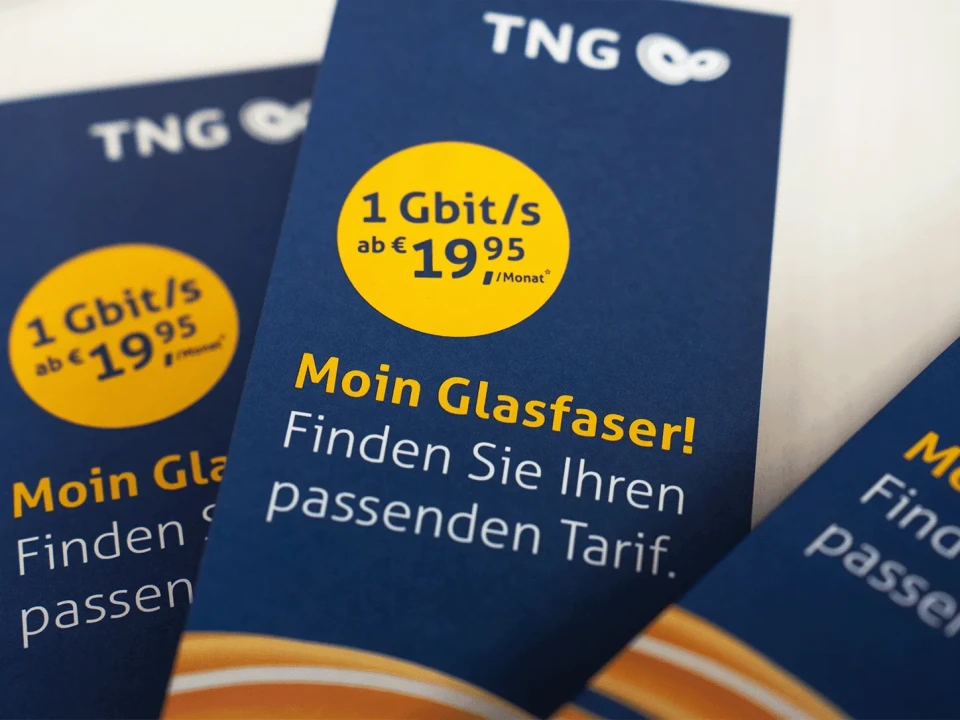 TNG-Flyer in dunkelblau