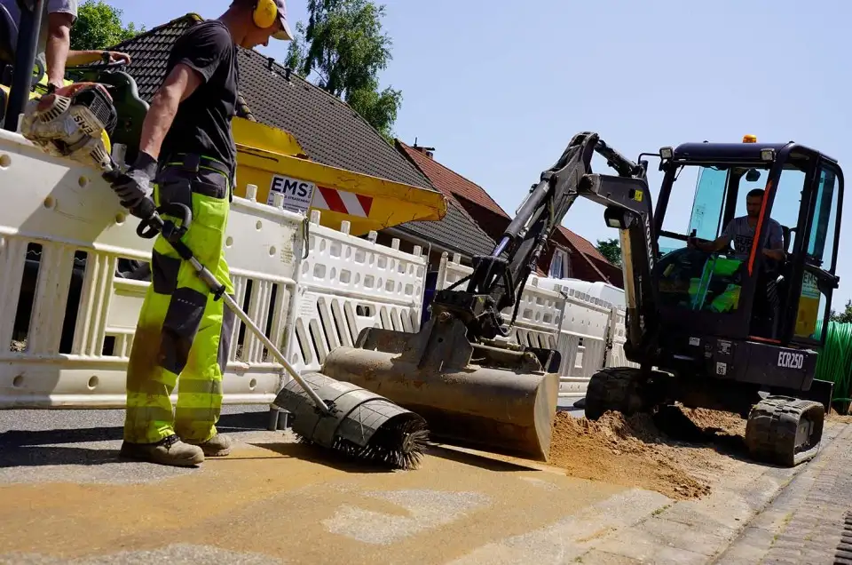 Sand wird eingefügt